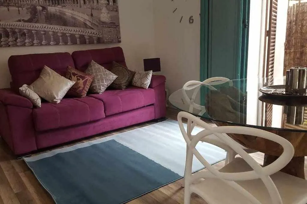 Comfy Away - Exclusivo Apartamento Casco Antiguo Con Terraza Seville 0*,  Spain